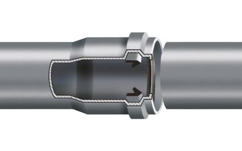 Przekrój przez połączenie rury z kielichem typu Eurosocket, z uszczelką, z bosym końcem.