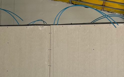 Na zdjęciu: Prefabrykowane panele gipsowe przeznaczone do instalacji ogrzewania GBP-10.