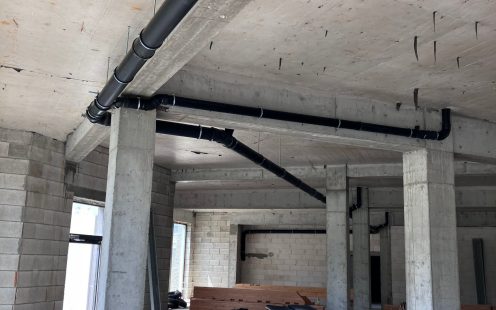 Na zdjęciu: Prefabrykowane panele gipsowe przeznaczone do instalacji ogrzewania GBP-10.